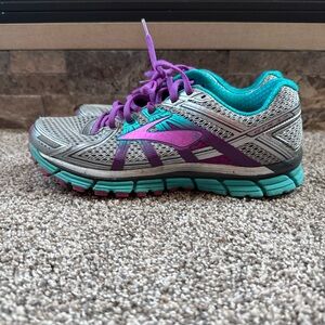 Brooks Women's 10.5B Silver Blue and Purple Running Athletic Shoes EUC